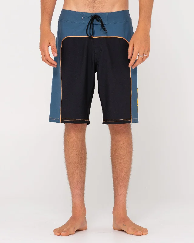 surf clothing with wind-resistant layers-MENS PIPE DREAMS BOARDSHORTS