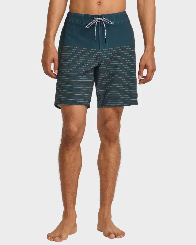 surf clothing for sport-specific training-Mens Curren Boardshorts