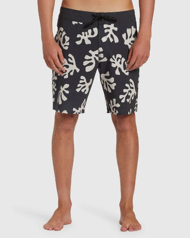 surf clothing with quick-drying properties-Mens Horizon Pro Boardshorts