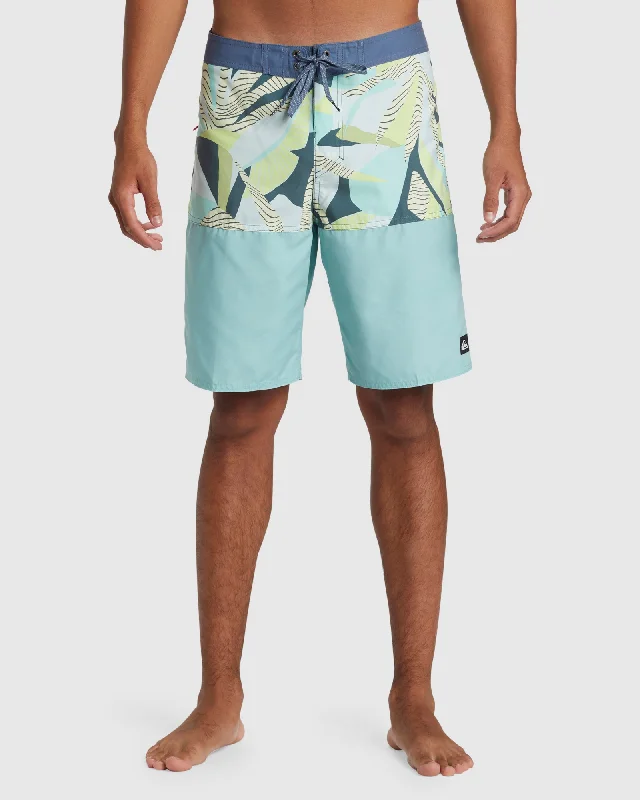 surf clothing with stylish, minimalist designs-Mens Everyday Division 20" Boardshorts