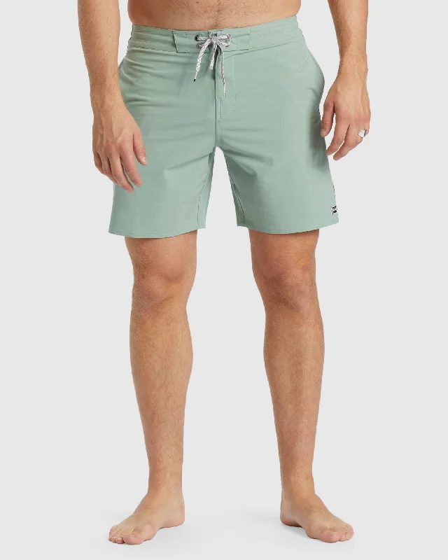 surf clothing for early morning sessions-Mens D Bah Lo Tide 18" Boardshorts